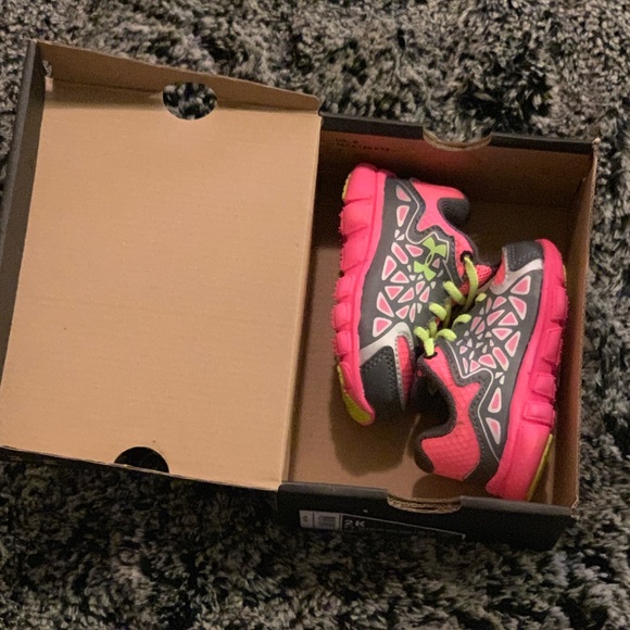 Under Armour baby shoes NWOT - Picture 2 of 4